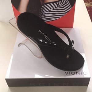 Women’s Vionic Rest Bella Sandal in Black Patent